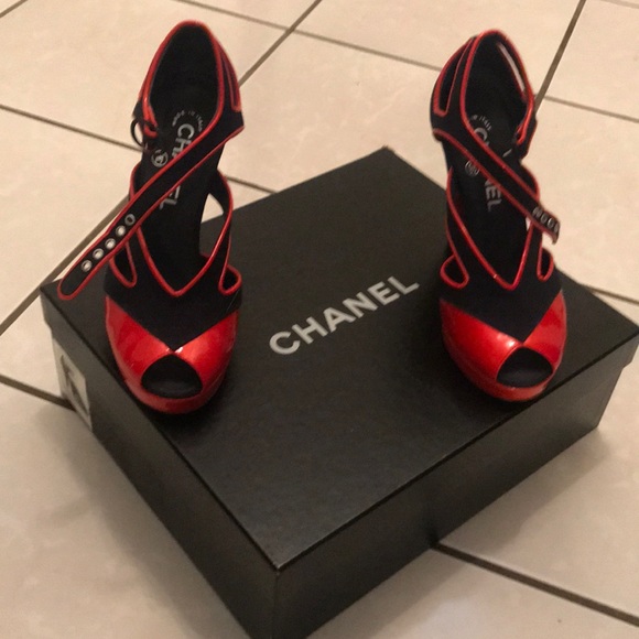 Chanel Navy and Red Heels size 35.5 Brand New Cond - Picture 8 of 8